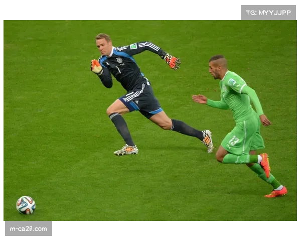 决定性瞬间：门兴门将诺伊尔（索默）大声指挥后卫线进行盯人交接，避免单刀